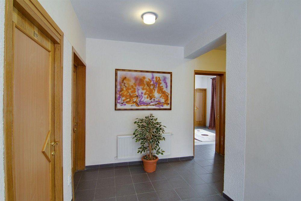 Hotel Tranzzit Bukarest Beltér fotó