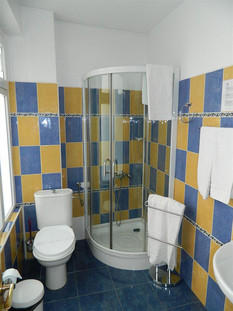 Hotel Tranzzit Bukarest Kültér fotó